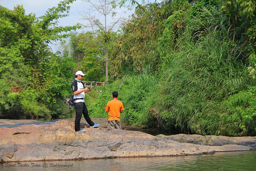 เกาะติดไม่ห่างเลยนะน้องเจมส์ :cool: :cool: :cool: :cool: :cool: :cool: