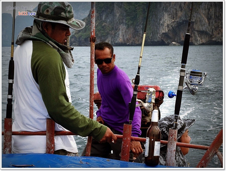  [b]และ เหล่าสหาย ท้ายเรือ มีการ "ย่อม-ใจ" กันบ้างแล้ว

เนื่องจาก เสียงจากหัวเรือ ยังดังสะกิดใจเ