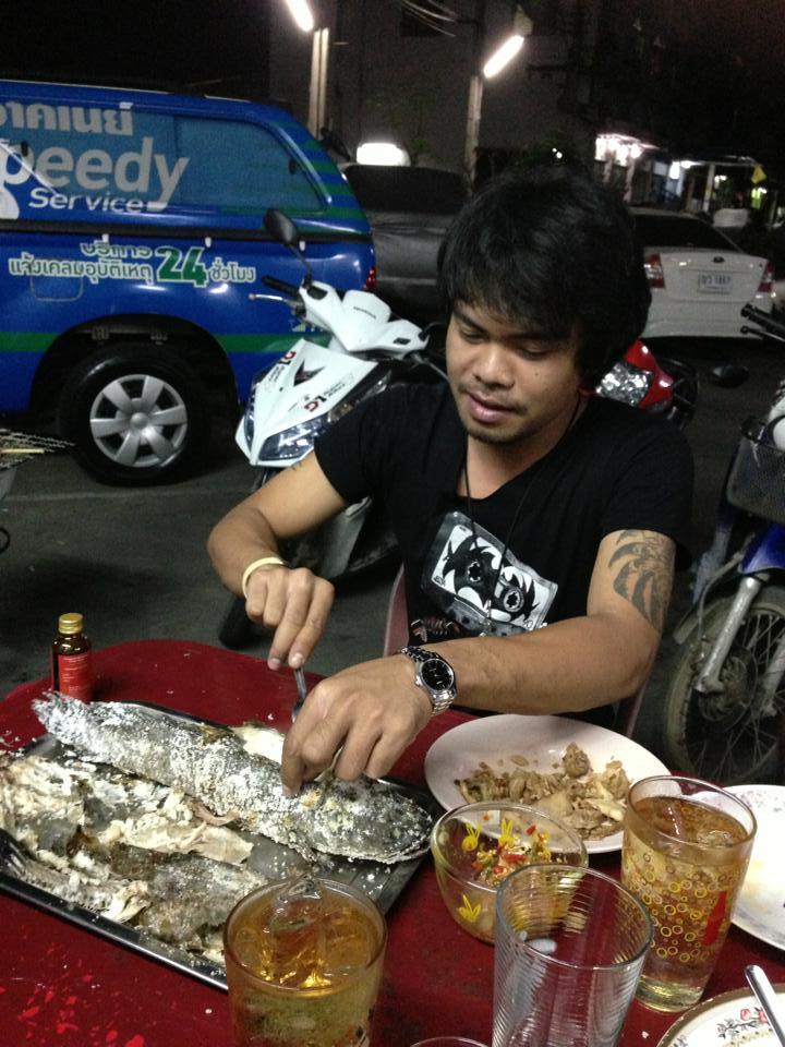 เมื่อ  " โครงการปลาช่อนเผาเกลือตัวแรก "  หมดไป   :grin: :grin: :grin:

เจ้าหนึ่ง..อาสา ผ่าหลัง แ