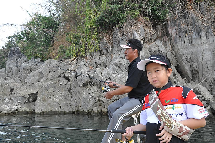 สงครามพึงเริ่ม อย่าพึ่งนับศพทหาร สู้กันต่อไป :grin: :grin: :grin: :grin: :grin: