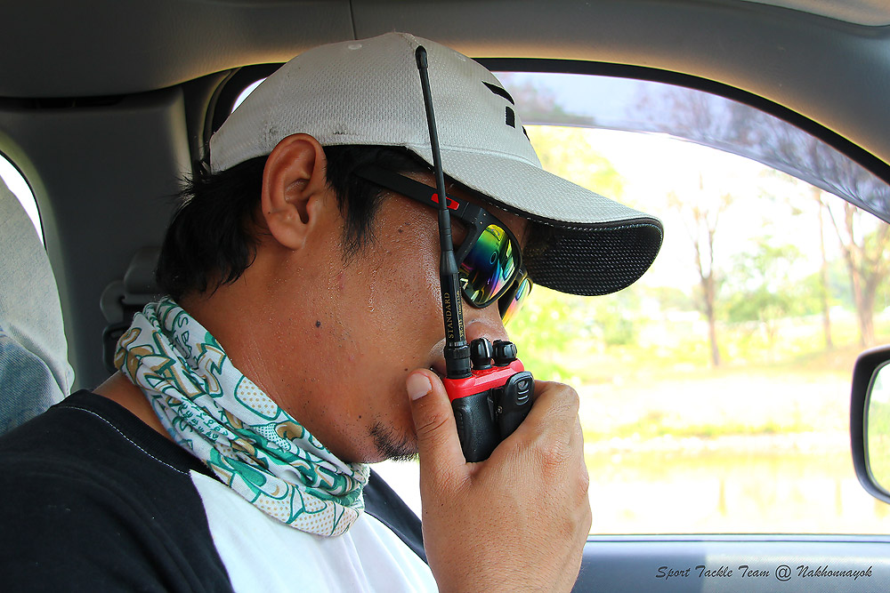 เจมส์: สุขโข ว.1เรียกสุขโข ว.2 ส่งกำลังเสริมมาช่วยด่วน

โจ๊ก: เย้ยย...ต้องเรียกกำลังเสริมเลยหรอน้อ
