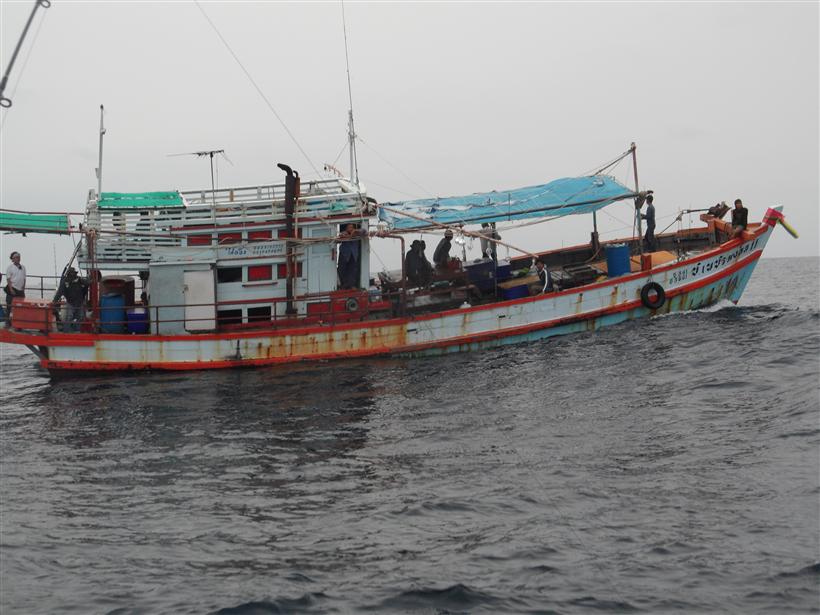 เรือไต๋หนึ่ง โดนคลื่นแรงข้าวสารหกเปียกหมด เลยมาขอแบ่งข้าวสารน่ะครับ  เลยแบ่งให้ไป เพื่อนร่วมอุดมการณ