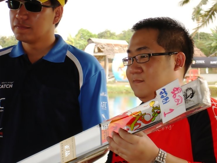 ตัดภาพรับรางวัลกันเลย เพราะผมลงแข่งด้วย :laughing: :laughing:
