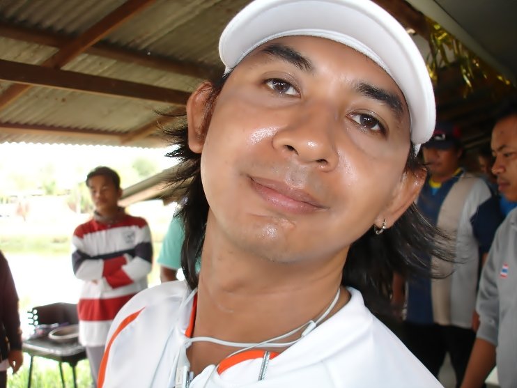 น้าเอส บอกขอ หล่อๆสักรูป จัดไป ครับ :laughing: