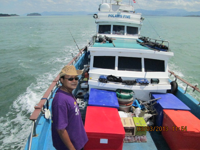 ....ถ่ายรูปกับเรือ ( ครั้งที่10 แล้ว )....
....สวัสดีครับ....
....ครูฉัตร...ขอแนะนำตัวอย่างเป็นทาง