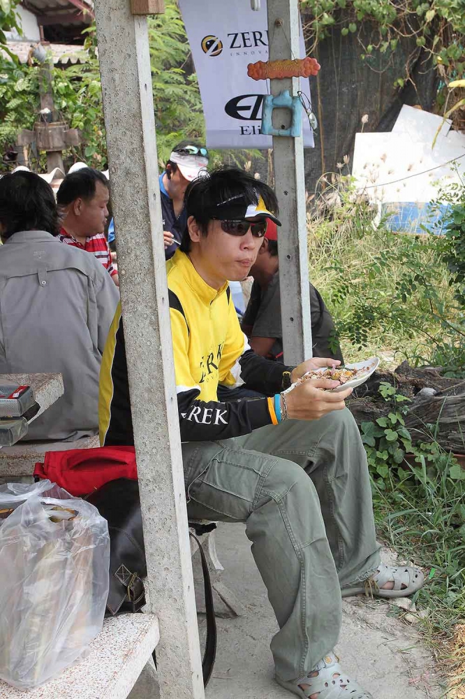มีพี่ เอกลามะมาเป็นพี่เลี้ยง  :grin:
