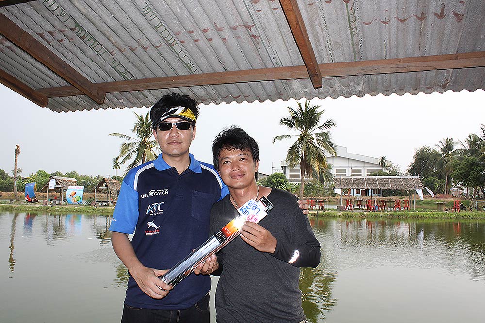 เล็กสุดก็แจกครับ   ยินดีด้วยนะครับ   :cheer: :cheer: :cheer: :cheer: :cheer: