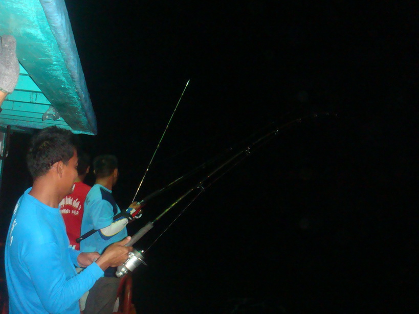 ท้ายเรือวุ่นวายไรกัน.......