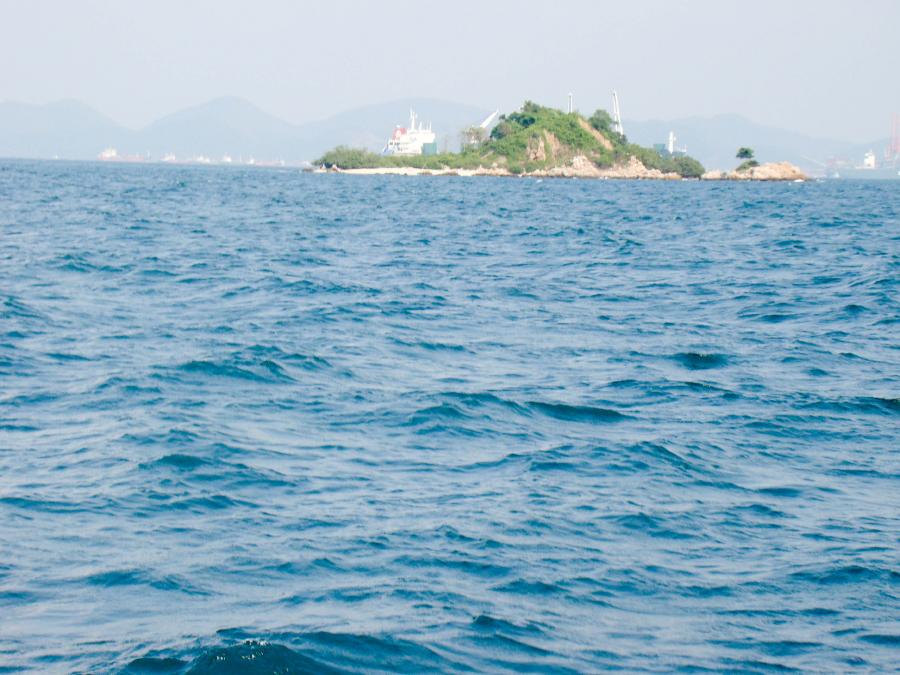 กับทริปแรกของการตกปลาทะเลของผม    ขอลาด้วยภาพนี้แล้วกันนะครับ  เกาะสีชังมีบรรยากาศที่สวยงาม  คงต้องม