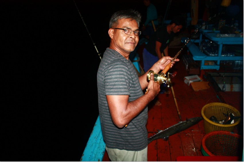  :cheer:...ทางด้านหน้าเรือ น้าบัง อัดขึ้นมา ยลโฉมให้ชมแล้วครับ... :cheer: