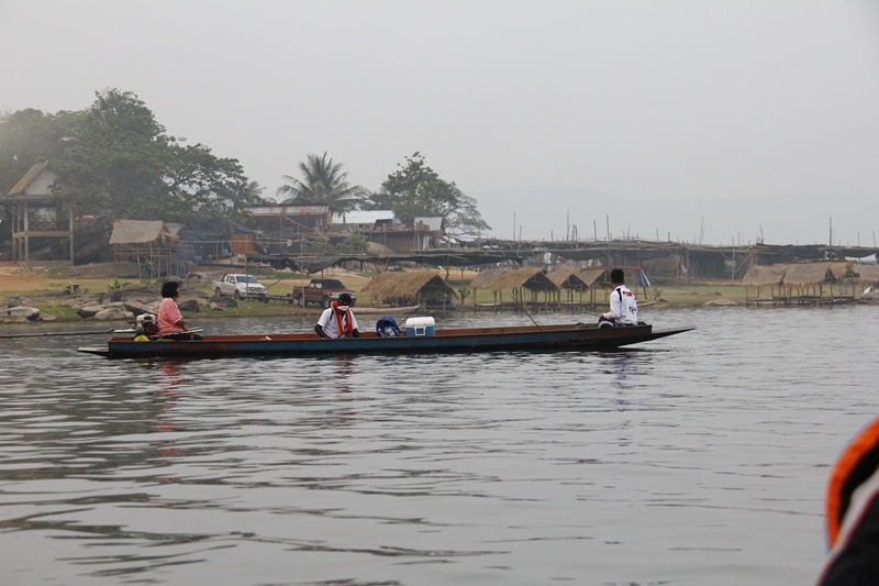 เอ๊ะ ใครกันนั่น...บรรยากาศก่อนปล่อยเรือครับ