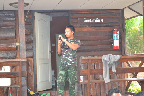 วู๊ววว.. มาทั้งเครื่องแบบ....วันนี้ทีมงานเราปลอดภัย แน่นอน คร้าบบ กรั๊ก ๆๆ

 :grin: :grin: :grin: 