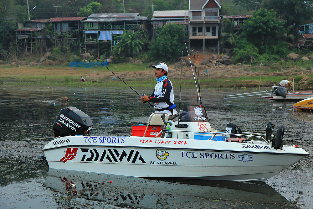 ++อีนังเจมส์....จับคันเบ็ดแต่เช้า :laughing: :laughing: :laughing: :laughing:
++++++เอารูปปลา...ม