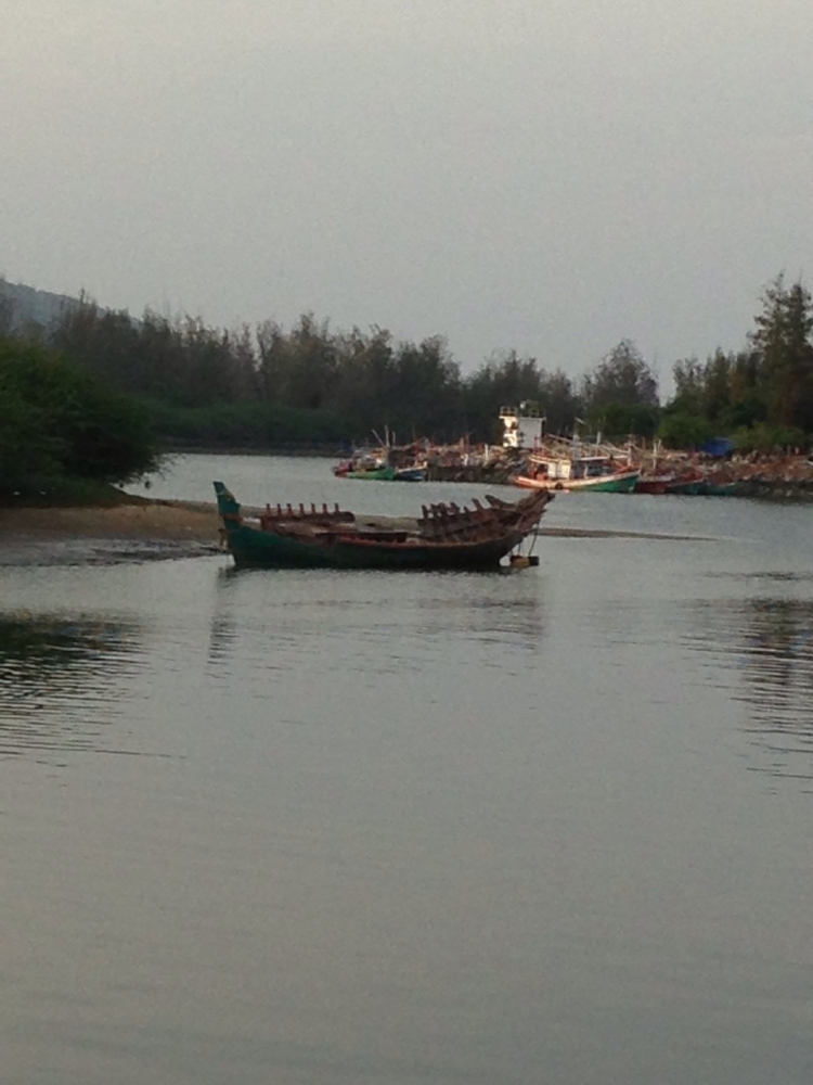 สภาพเรือที่ลากกลับมาเข้าฝั่ง