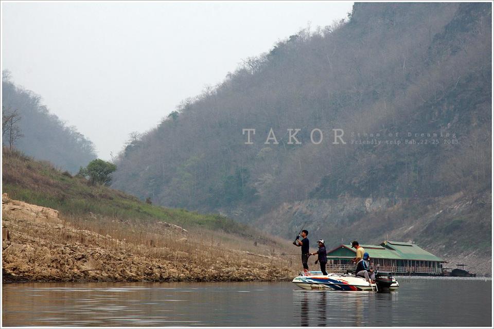 เหมือนเรือลำเล็กไปเลย ผู้โดยสารเต็มทุกที่นั่ง :laughing: :laughing: :laughing: :laughing: