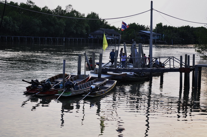 ผ่านวิถีชีวิตรชาวบ้านขุนสมุทรจีน ต้องนั้งเรือเข้าไป