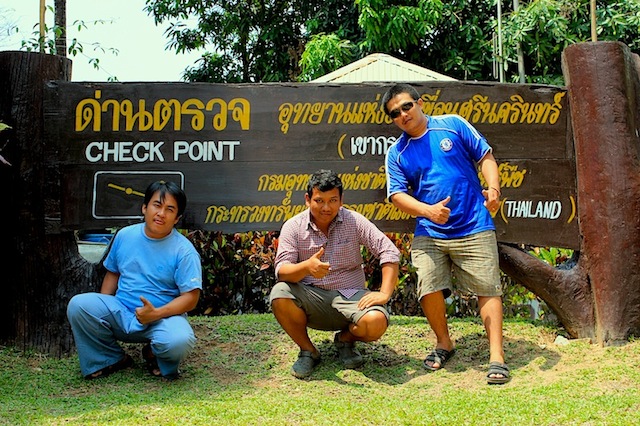 [center][b]  ขากลับก็จัดไปอีกซักภาพ!! :laughing: :laughing: :laughing: