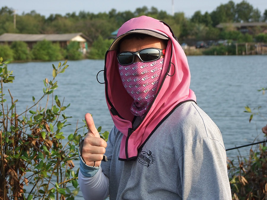 [b]คนนี้แหละครับ น้าเหล็ง (เหล็งฮู๊ชง) ผู้นำขบวนครับ อิอิ[/b]
 :cool: :cool: :cool: :cool: :cool: :
