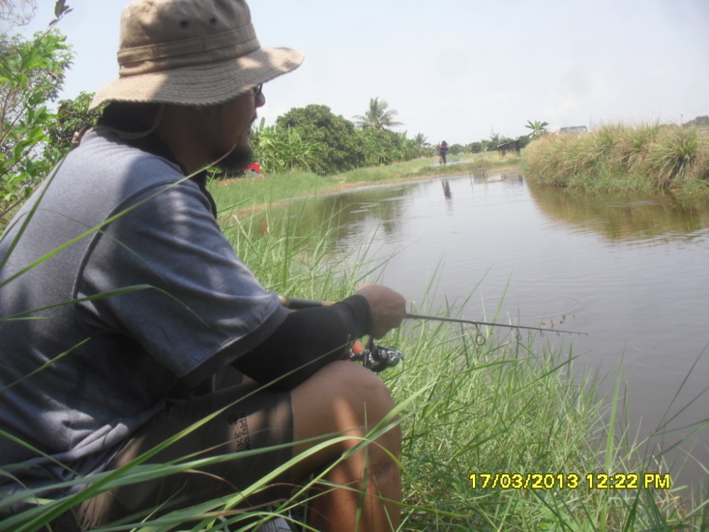 น้าตู่ ครับ.......สอนวิชาเดินหนอนผมบ้างครับ.........