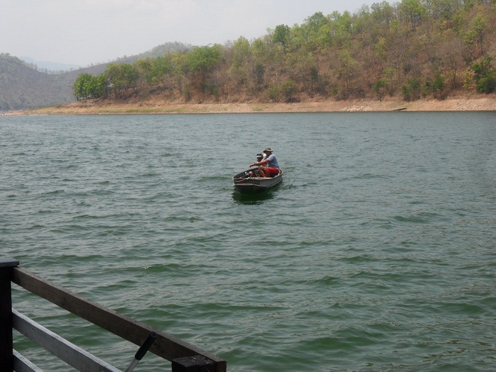 นั่นเรือมาแล้วตอนนี้เตรียมตัวลงเรือไปตีปลากันดีกว่า 
 :love: :love: :love: :love: