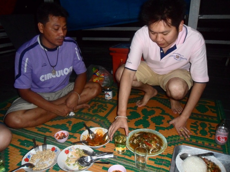 กับข้าวมาแล้วครับ 
 :umh: :grin: