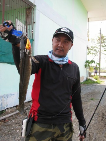 ที่นี่มีบ่อกระพงกับช่อนครับ :grin: