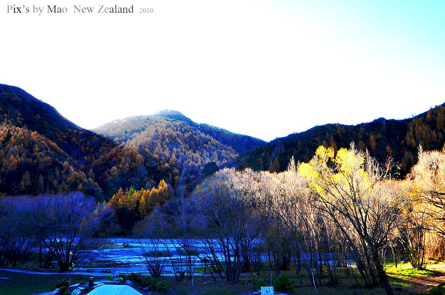 เสียดายภูเขาที่นี่มากครับต้นไม้สีกำลังสวยเลยแต่ดันถ่ายไม่เป็น :sad: