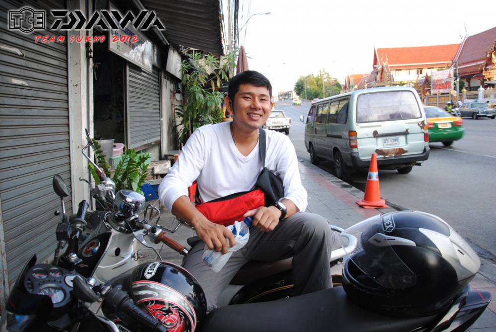 นัดเจอกันหน้าวัดเทพ...น้าปู มารอแต่เช้ามืดดด... :laughing: :laughing:
...

ปล. ภาพเปิดตัวหนังสือห