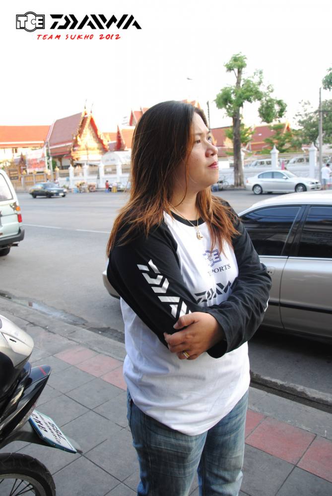 สาวน้อยคนนี้มารอใครหน้าวัดจ๊ะ... :laughing: :laughing: