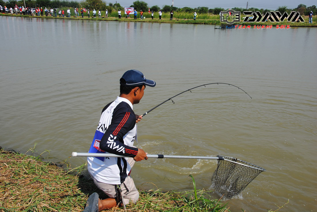 คัน TeamDaiwa TDT661MXS 6 ฟุต 6

รอก Daiwa Freams 2500

สาย พีอี 2 
...


 [b]เอาอยู่[/b] :l