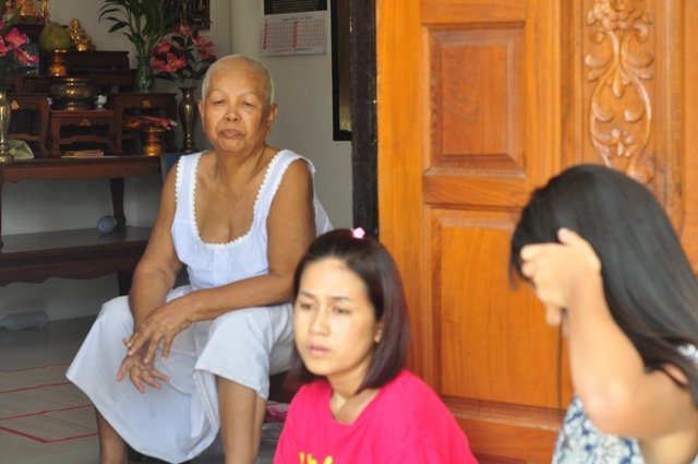 พอดีแม่ชีอยู่บ้าน :love: