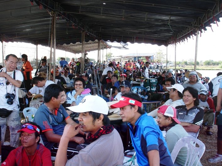 สนุกสนานกันอย่างต่อเนื่อง :laughing: :laughing: