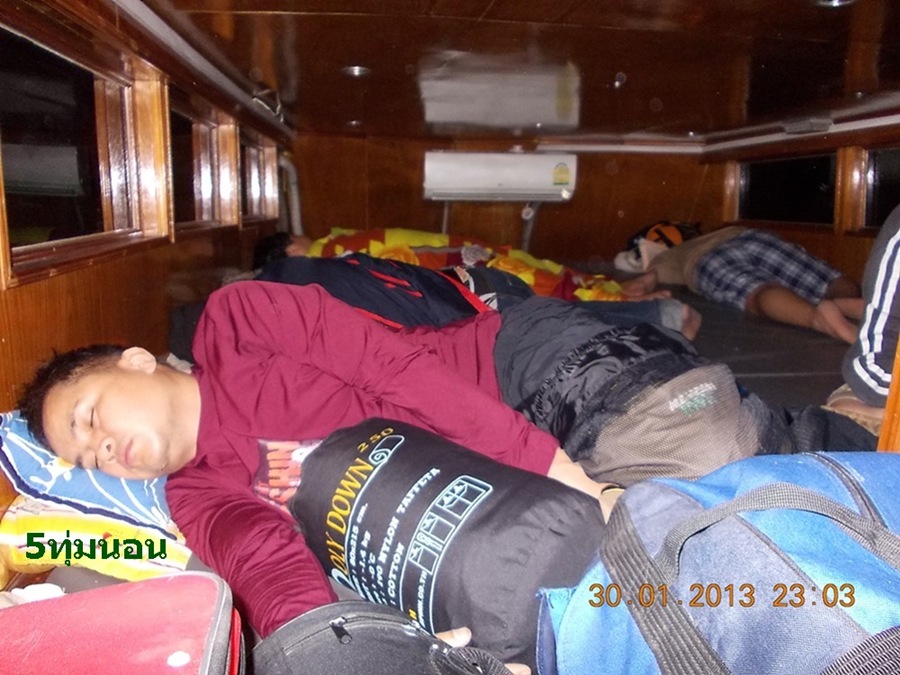  :sleeping: :sleeping: :sleeping:....ไต๋ก็ขับเรือวนหาหมายไป ส่วนพวกเราอิ่ม+เมา แล้วนอนเดี๋ยวพรุ่งนี้