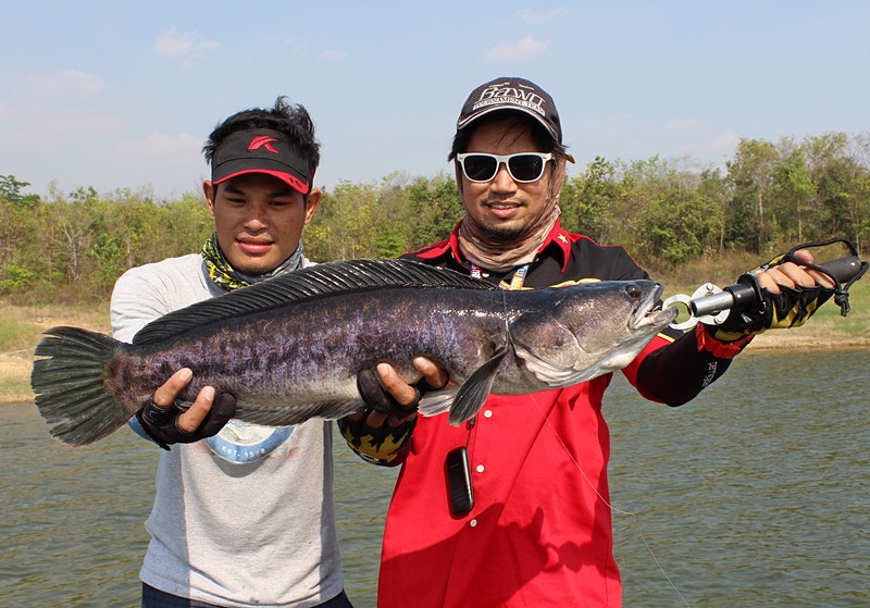 เอ้า..หล่อๆ กันไป  น้าโชค & โอมิด    :cool: :cool: :cool: