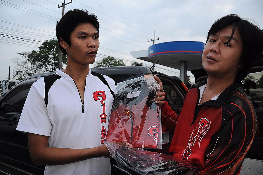 เก้บปลอกแขนเลยอีเอ แล้วเอาเสื้อใหม่มาแจกดีกว่าเนอะ :grin: :grin: :grin:
