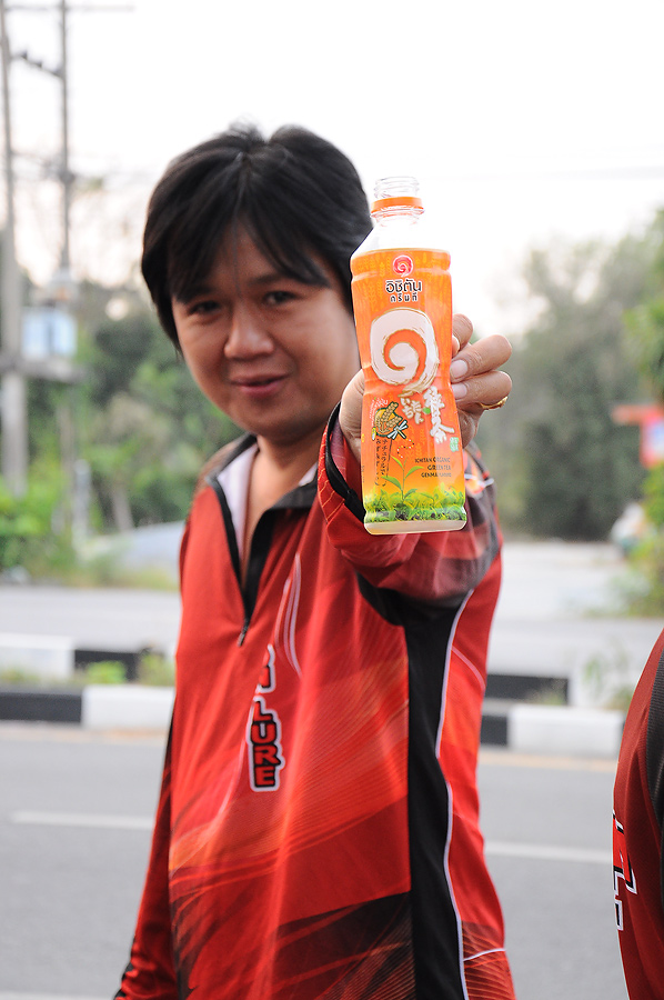 เช้าๆก็ซดอิชิตันแก้กระหายก่อนเลยเหรออีเอ ว่าแต่ซดซะพุงกางเลยน่ะมริง :grin: :grin: :grin: :grin: :gri