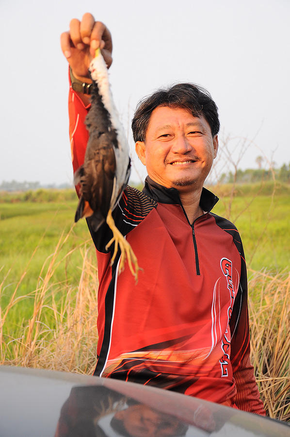 โยนลงน้ำไปเลยพี่ จะตามดูสิใครจะกระโดดตามลงไปกินในน้ำมั่ง :laughing: :laughing: :laughing: :laughing: