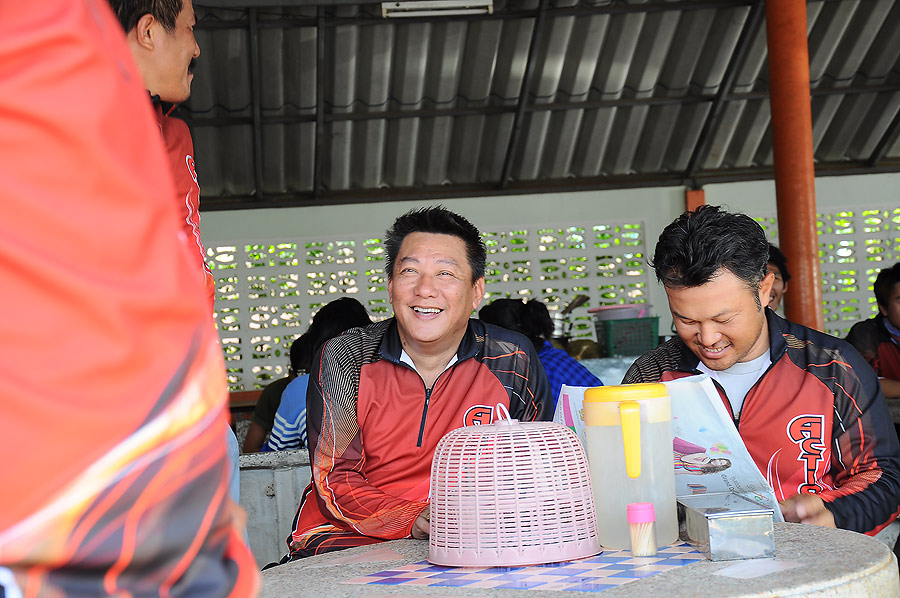 พี่มิกวันนี้ฟิตวุ้ย หน้ายังใสอยุ่เลยแสดงว่าช่วงบ่ายลุยต่อได้อีก :grin: :grin: :grin: :grin: :grin: