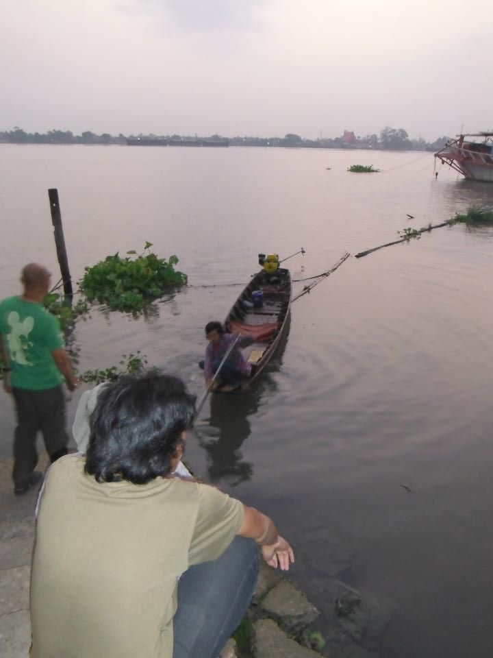 รอเรือมารับจ้าาา นัด 6โมง มา5.30  :grin: :grin: :grin: