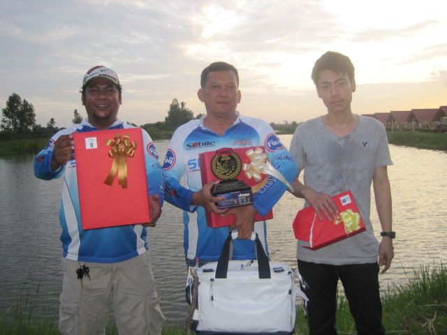 Rapala Day 2012 สนามที่3 น้าตาล ได้ที่6  น้ากอล์ฟน้า8 น้าไก่ ที่3ครับ :grin: :grin: