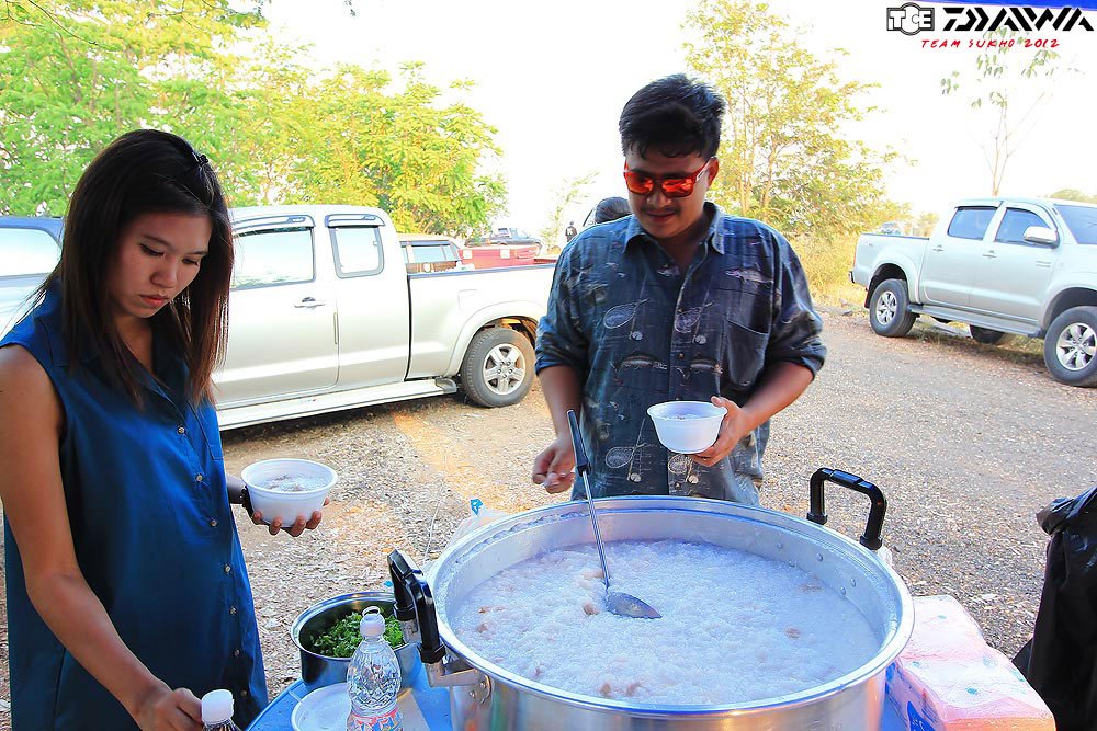  [b] :grin:อ่าวพี่โต๊ดหิวแต่เช้าเลยน๊ะ :laughing: :laughing: :laughing:[/b]