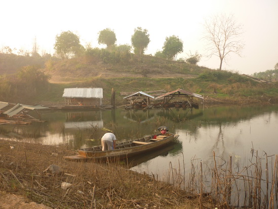 ในที่สุดก็มาถึง ลงเรือกันตรงนี้ครับ (ทายซิใครเอ่ย) :tongue: :tongue: :tongue: