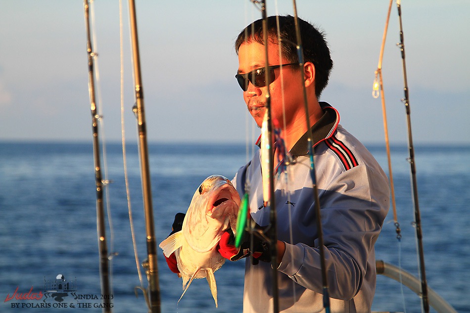 เพื่อนรักพี่ชิ้น จัดท่าทางเก็บรูปให้พี่เก่งไปอวดภรรยาสุดที่รักที่บ้าน .....