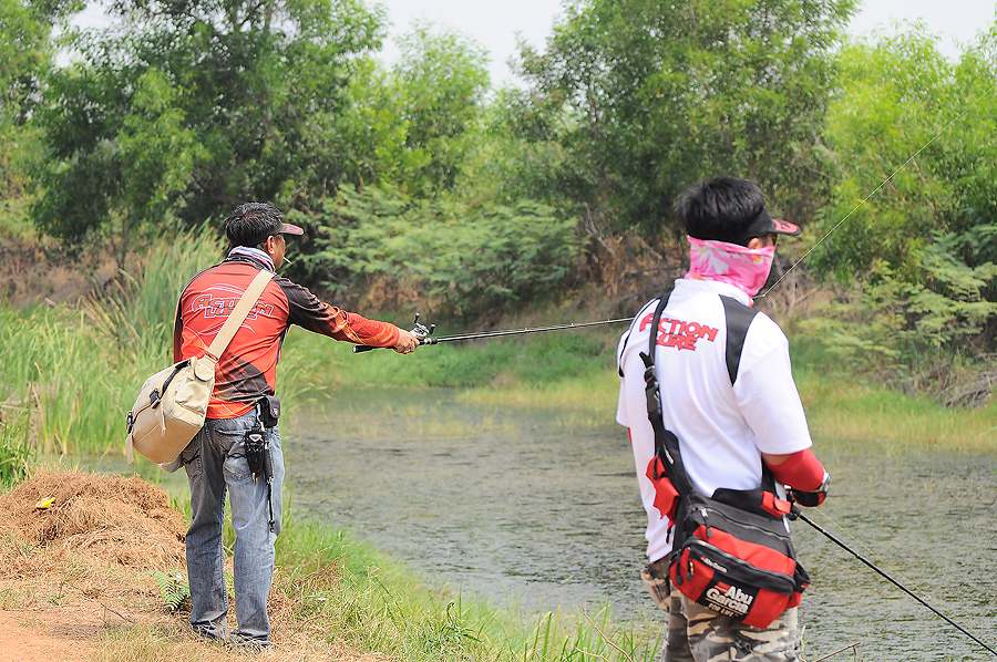 คู่นี่อายุรวมกันเกินร้อยป่าวหว่า :laughing: :laughing: :laughing: :laughing: :laughing: