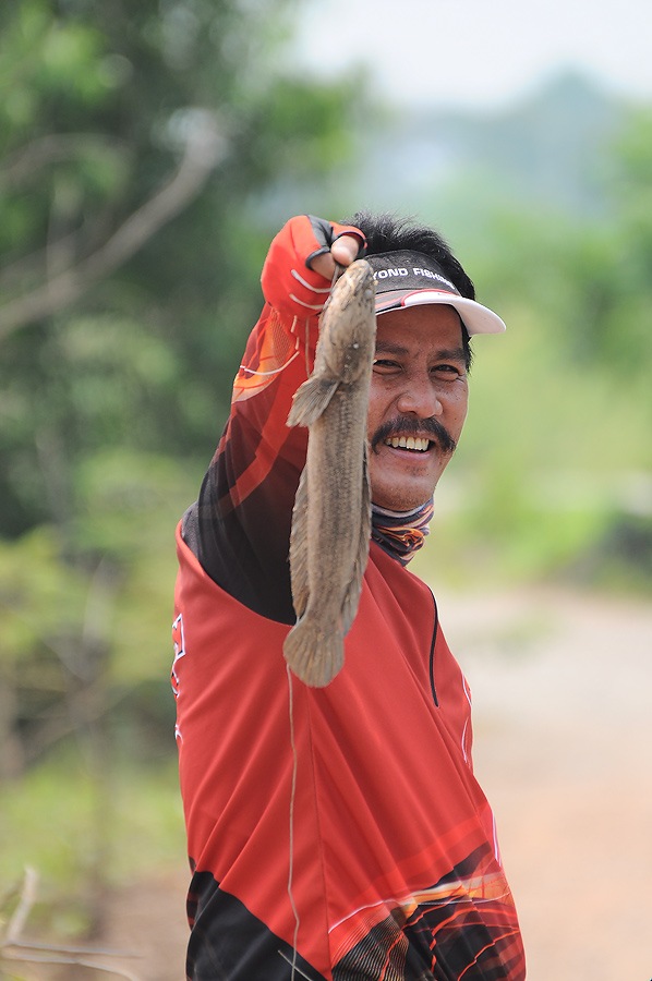ฝีมือ ๆ เอาตัวรอดไปได้น่ะคราวนี้ :laughing: :laughing: :laughing: :laughing:
ภาพหมดแล้วเอสามมาต่อเล