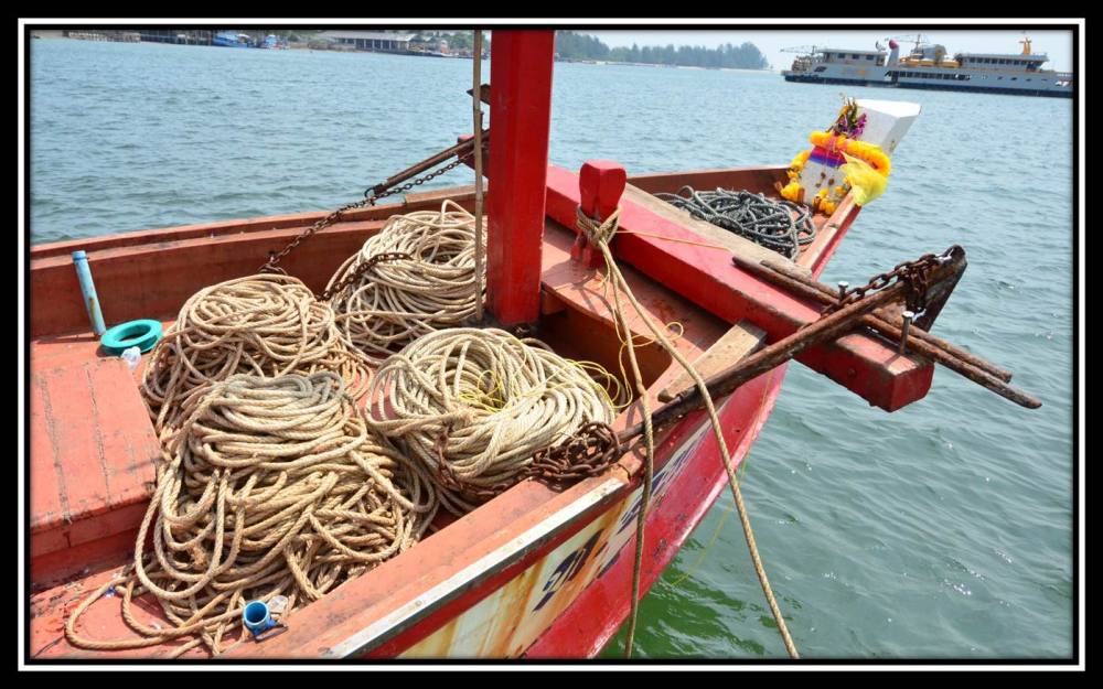 เรือไต๋ทอยเป็นเรือ...ไม่ใหญ่มากครับแต่มากด้วยมิตรไมตรี และเข้าหมายกองสายสมอของเรือลำนี้ก็มีสี่กองอย่