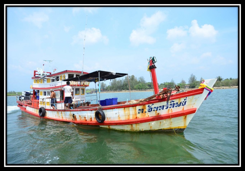 เรือลำนี้ละครับ....ความสะดวกสบายก็...ตามความเหมาะสมครับ....เล็กกระทัดรัด....แต่อบอุ่นละครับ...แต่ขาล