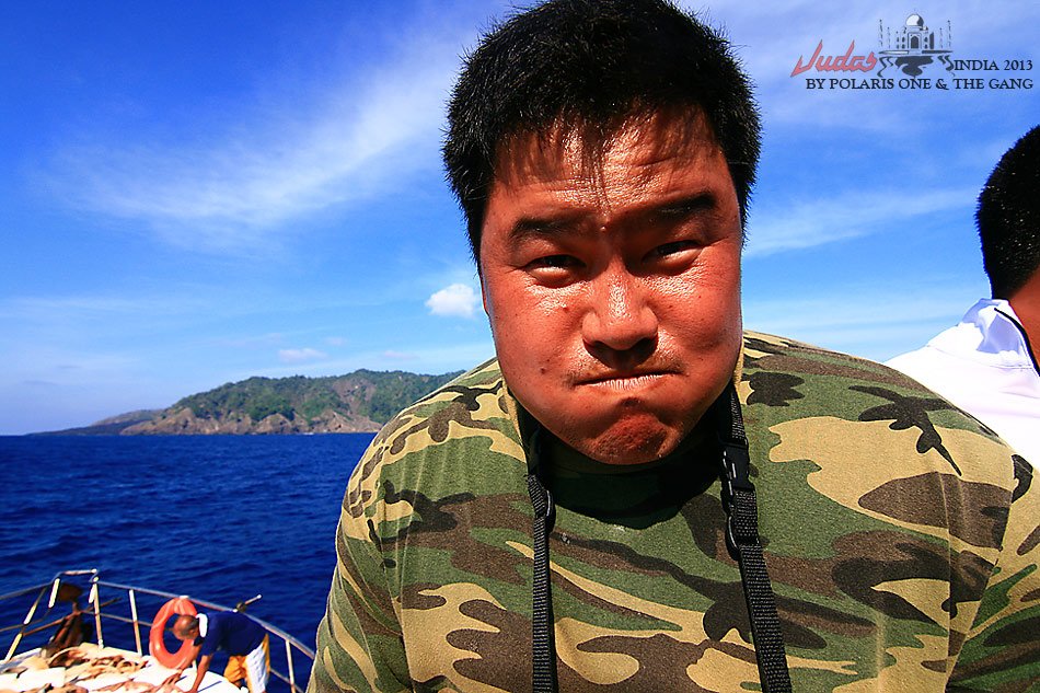 ไม่ว่าที่ไหน ......ก็ยังร้อนเหมือนกันทุกๆที่ .....

มองไปสุดขอบฟ้าเวิ้งว้าง ....มีแต่ขี้เมฆเท่านั้