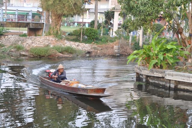 มีเรือผ่าน