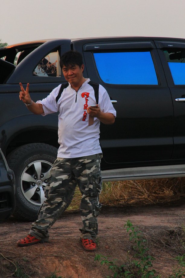 เดินกลับมาถึงรถ น้าไมตรีก้อพอแล้วเช่นกัน  ใช่สิ ได้ตัวไหญ่แล้วนิ กร้ากกกกก   :laughing: :laughing: